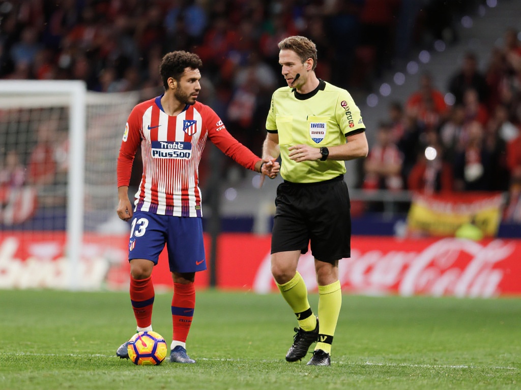 曼城对阵塞维利亚：实力悬殊，阵容短板或成蓝月亮隐患